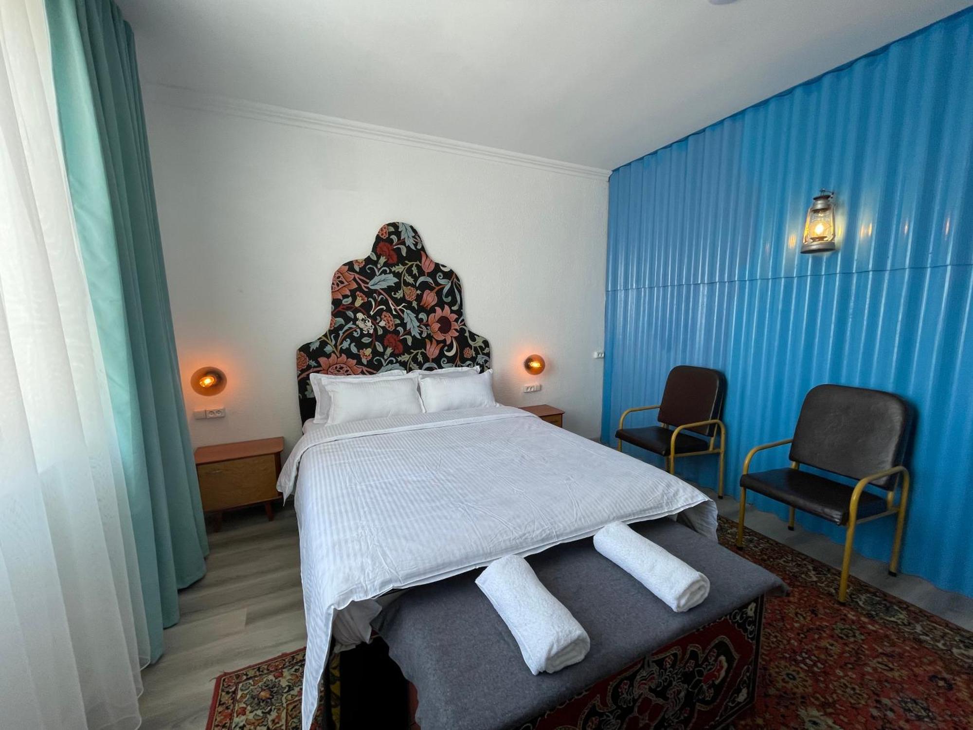 Duet Hostel & Hotel Karakol Eksteriør billede