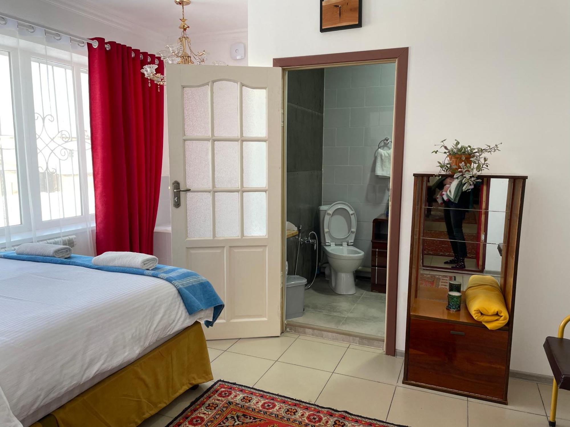 Duet Hostel & Hotel Karakol Eksteriør billede