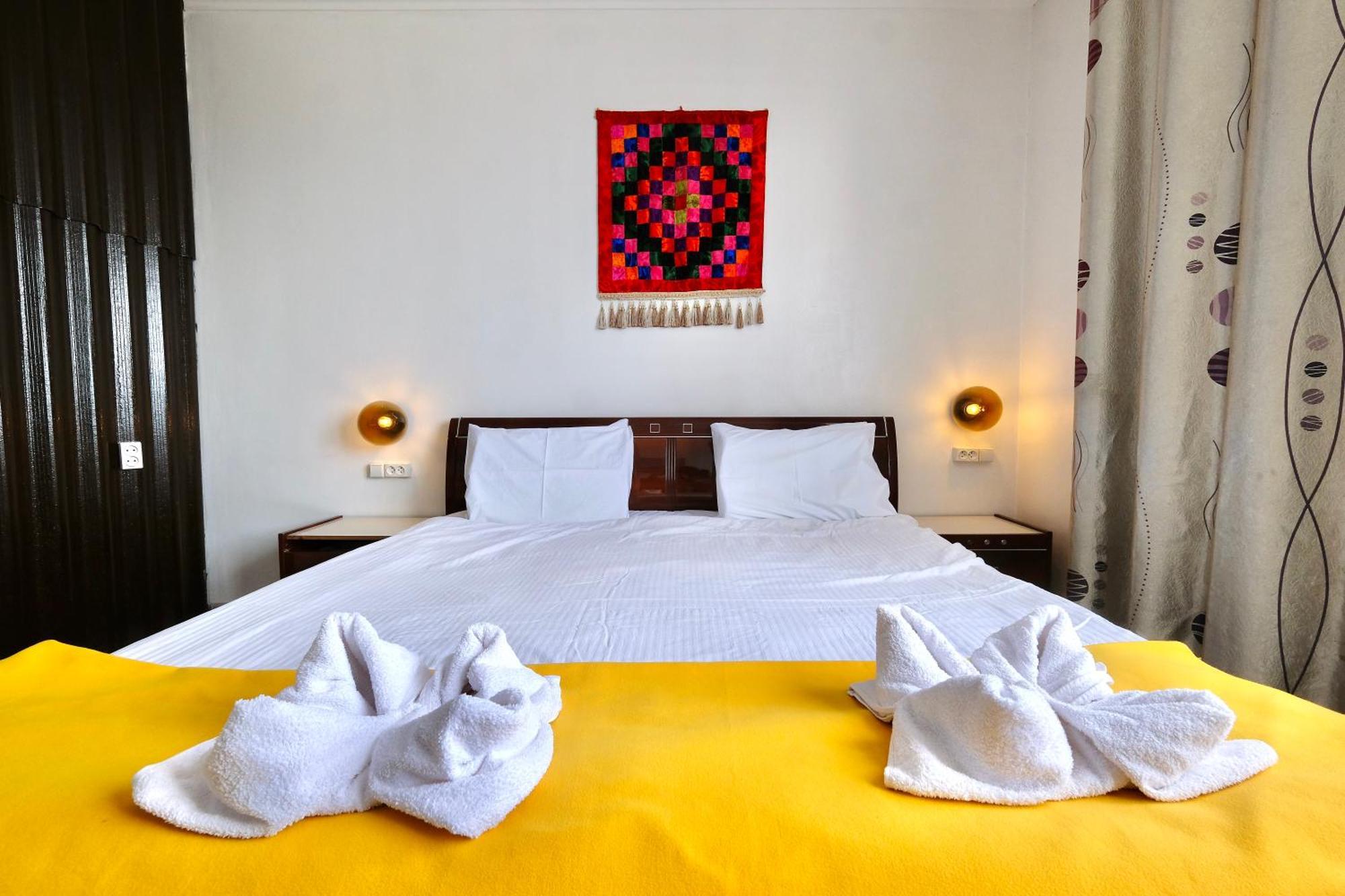 Duet Hostel & Hotel Karakol Eksteriør billede