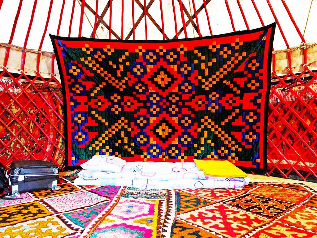 Duet Hostel & Hotel Karakol Eksteriør billede